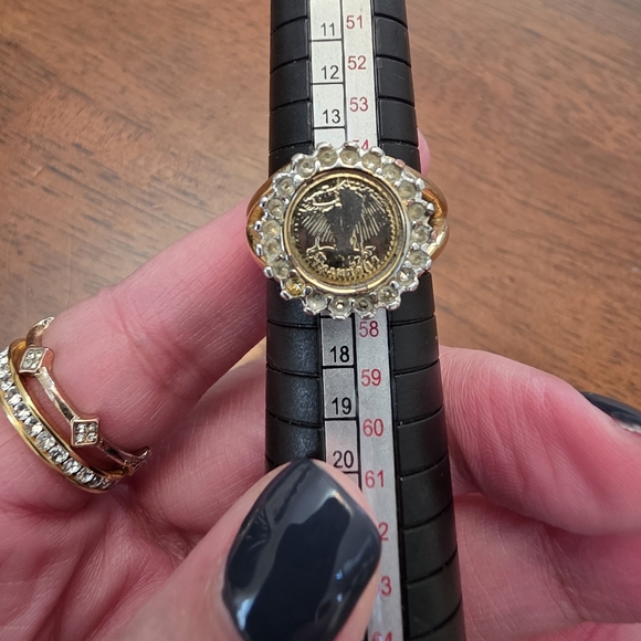 Vintage Gold Toned Signet Faux Lady Liberty Coin Ring - Picture 13 of 16